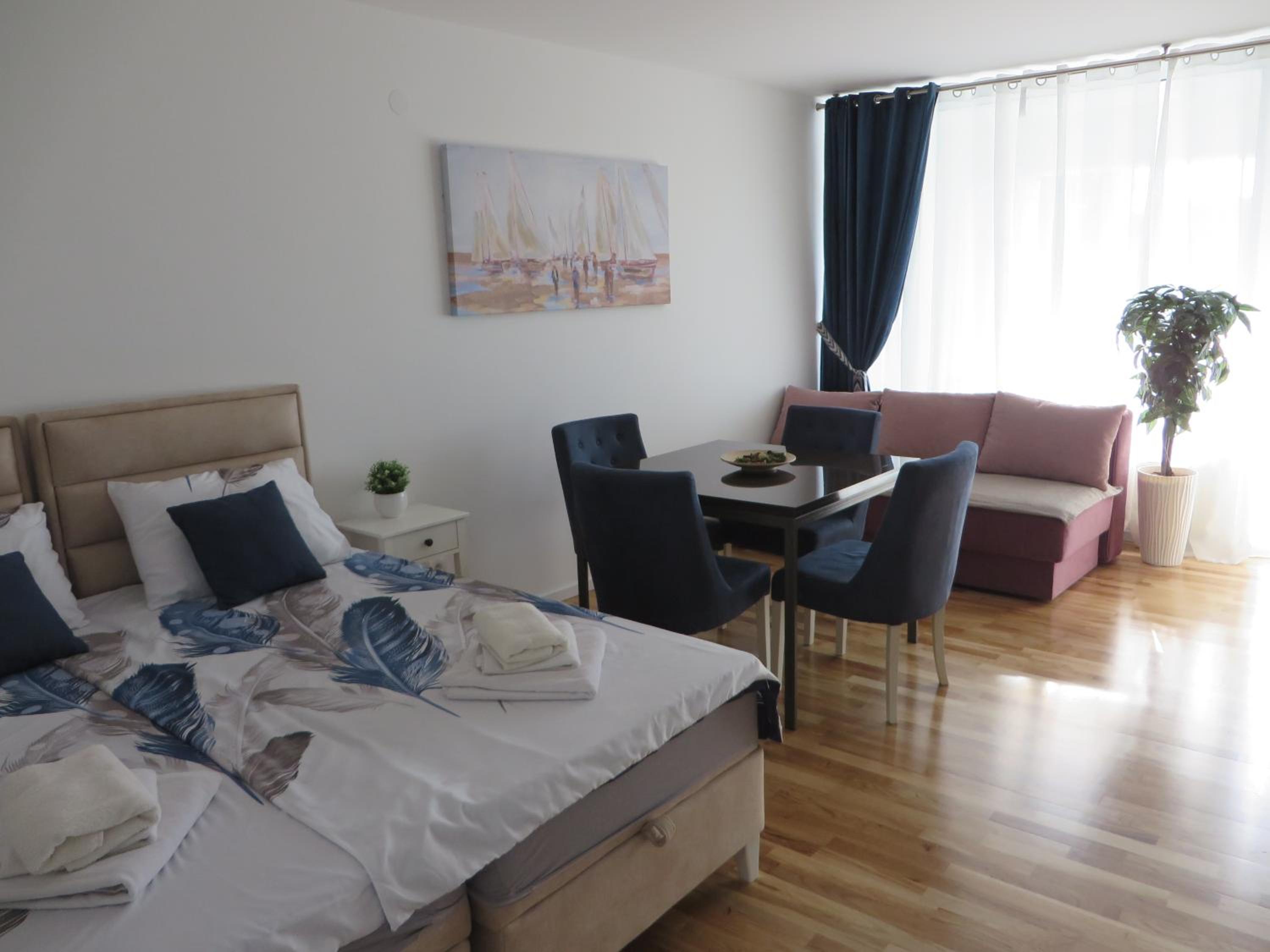 Lux apartment 10 center, free parking view 2