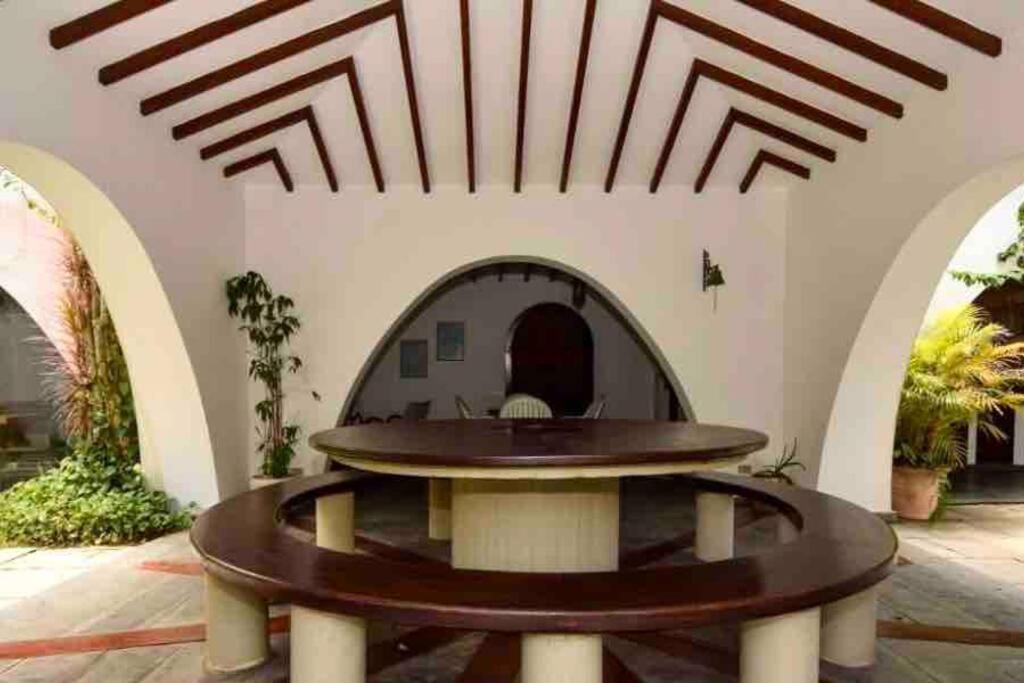 Casa aconchegante,perto da praia,com piscina,muito jardim,e pet friendly