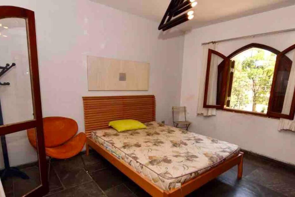 Casa aconchegante,perto da praia,com piscina,muito jardim,e pet friendly