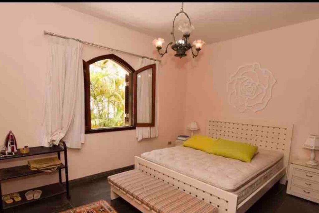 Casa aconchegante,perto da praia,com piscina,muito jardim,e pet friendly