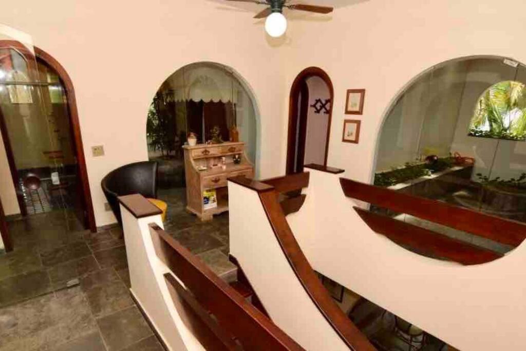 Casa aconchegante,perto da praia,com piscina,muito jardim,e pet friendly