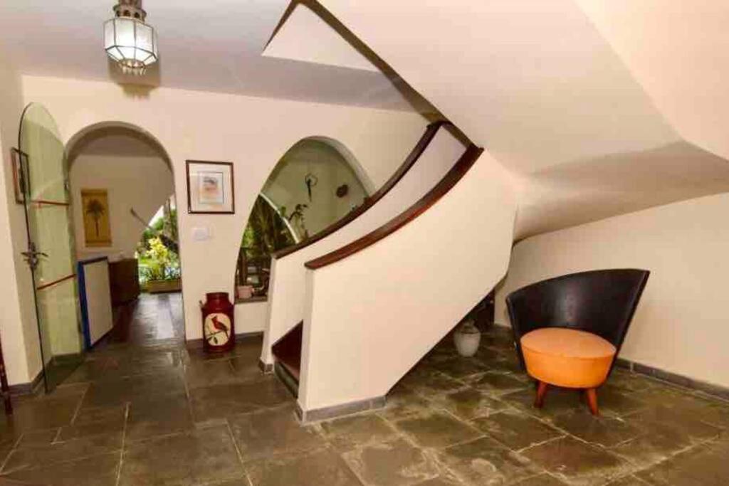 Casa aconchegante,perto da praia,com piscina,muito jardim,e pet friendly