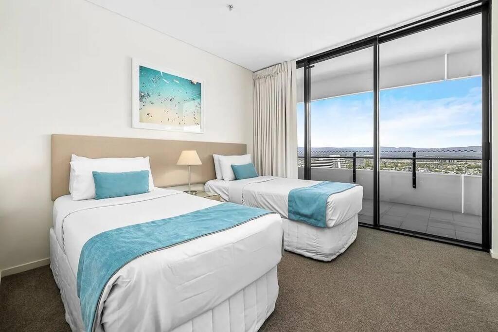 24th floor Luxury, The Wave Broadbeach