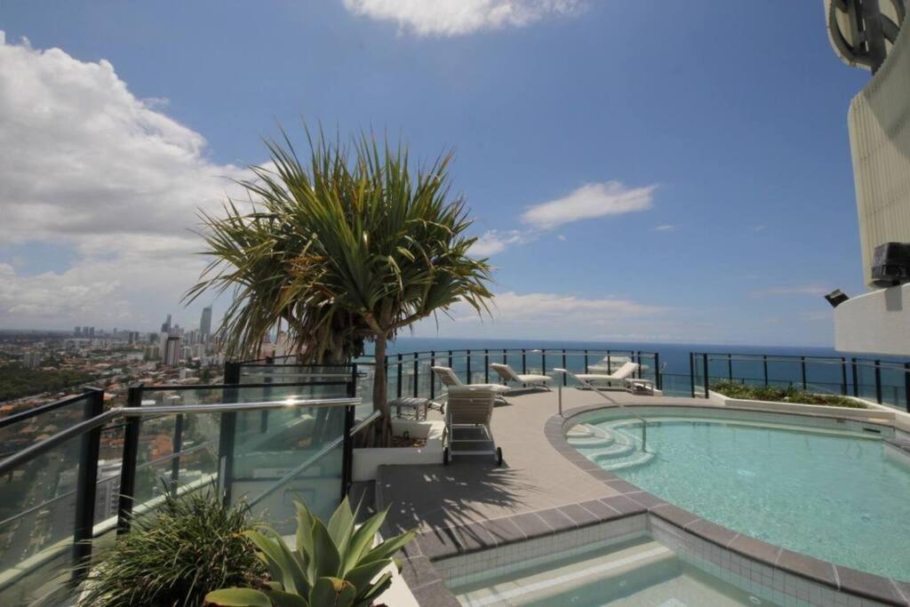 24th floor Luxury, The Wave Broadbeach