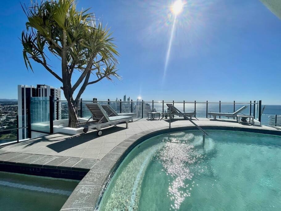 24th floor Luxury, The Wave Broadbeach