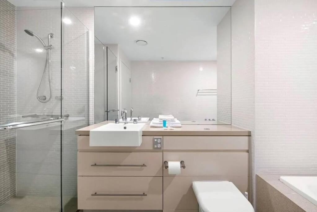 24th floor Luxury, The Wave Broadbeach
