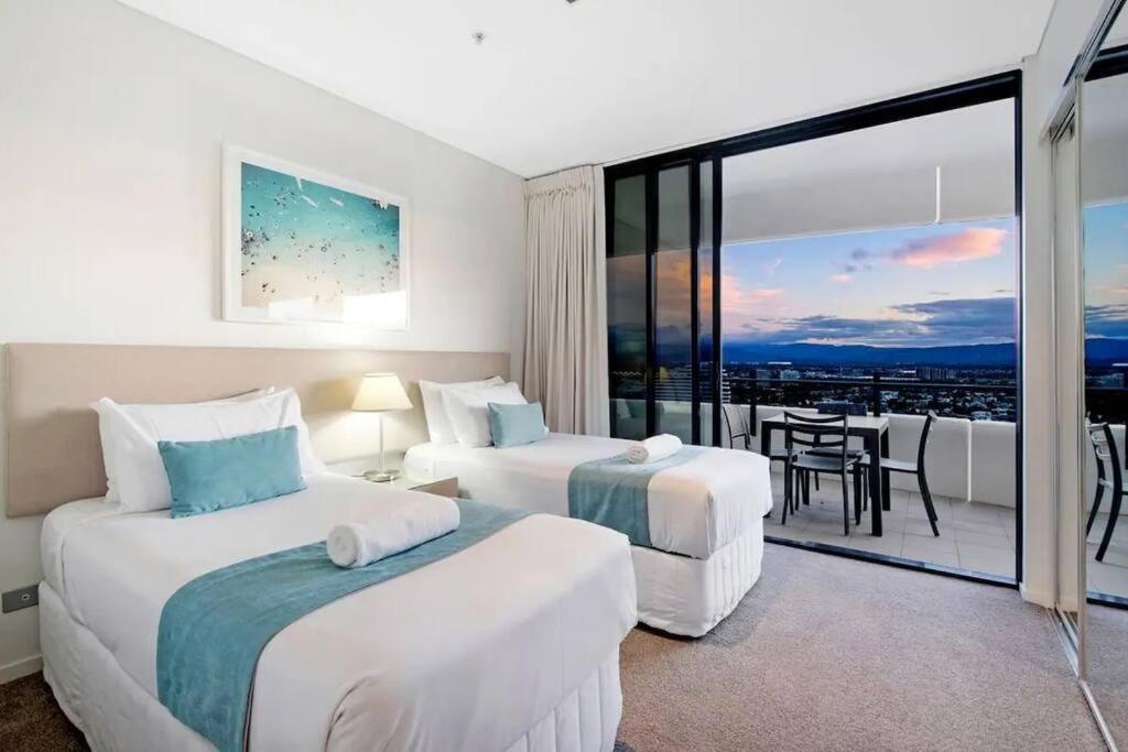 24th floor Luxury, The Wave Broadbeach