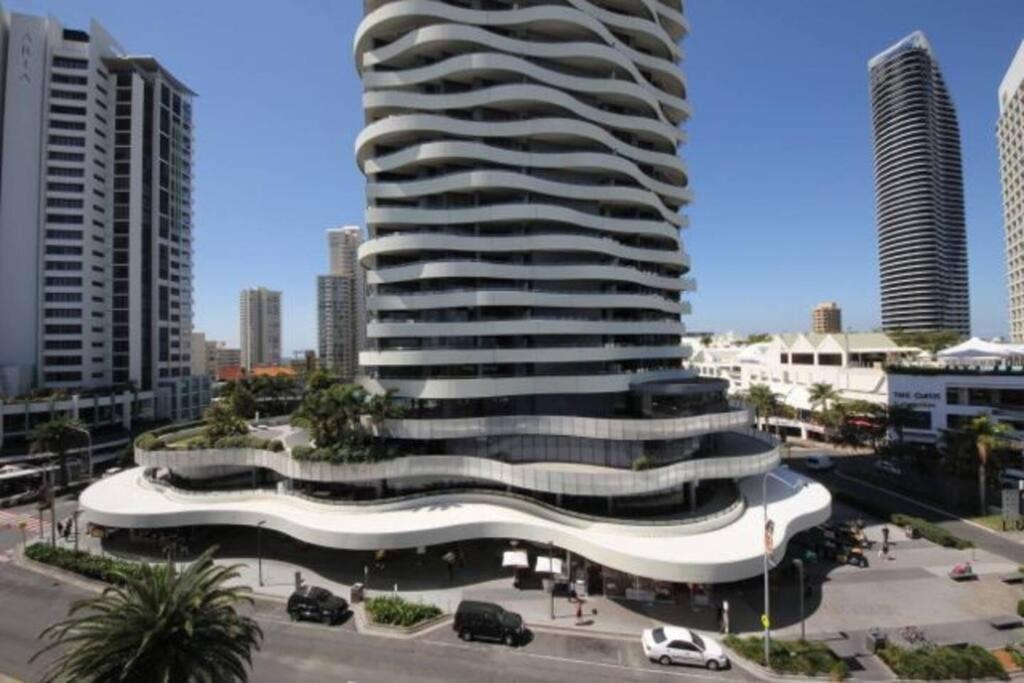 24th floor Luxury, The Wave Broadbeach