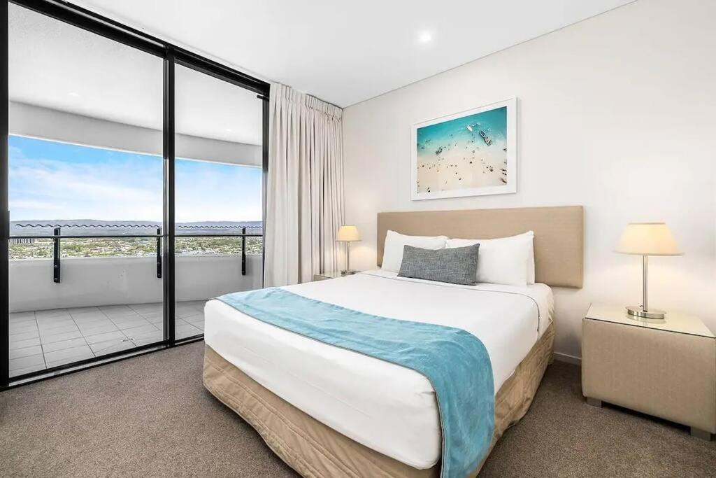 24th floor Luxury, The Wave Broadbeach