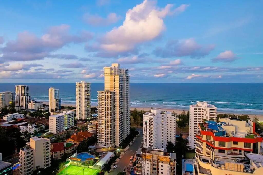 24th floor Luxury, The Wave Broadbeach