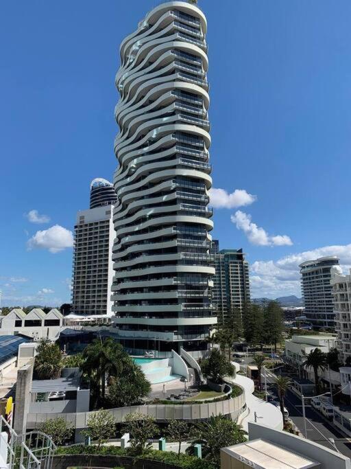 24th floor Luxury, The Wave Broadbeach