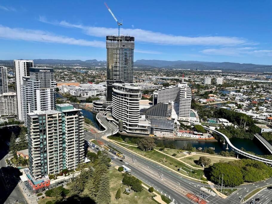 24th floor Luxury, The Wave Broadbeach