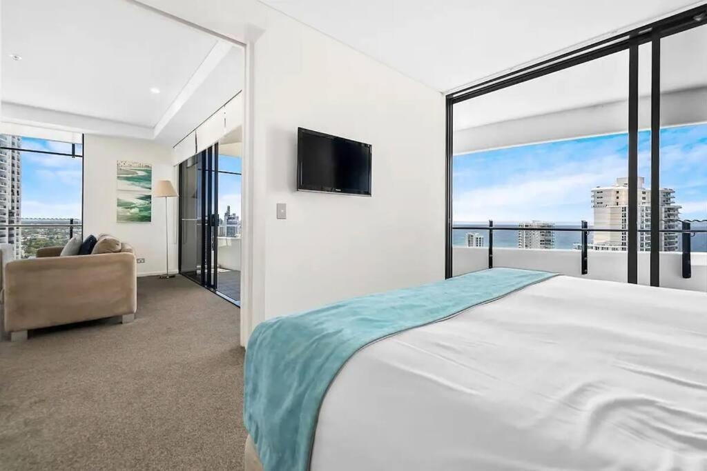 24th floor Luxury, The Wave Broadbeach