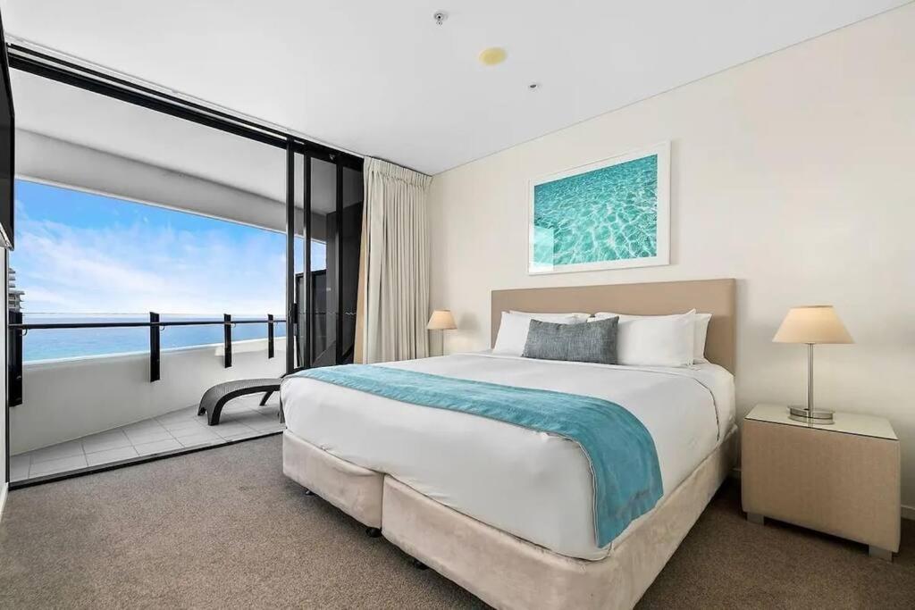 24th floor Luxury, The Wave Broadbeach