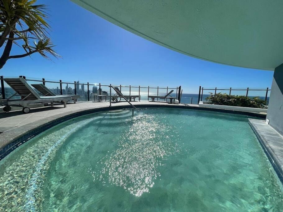 24th floor Luxury, The Wave Broadbeach