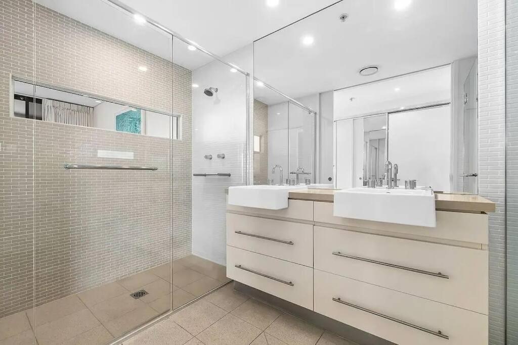24th floor Luxury, The Wave Broadbeach