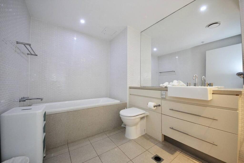 24th floor Luxury, The Wave Broadbeach