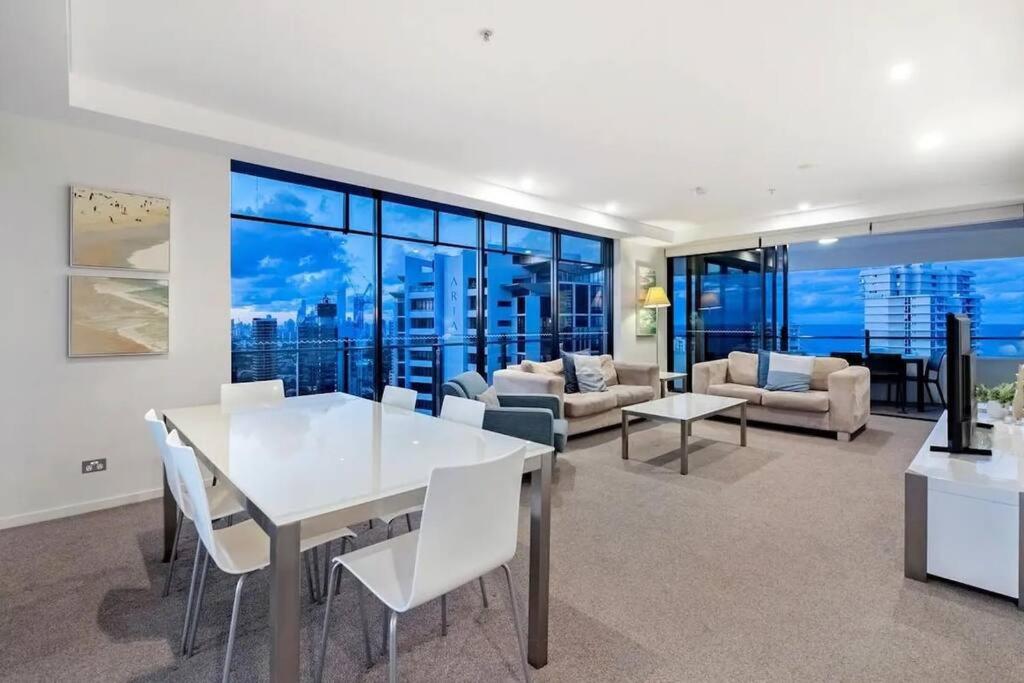 24th floor Luxury, The Wave Broadbeach