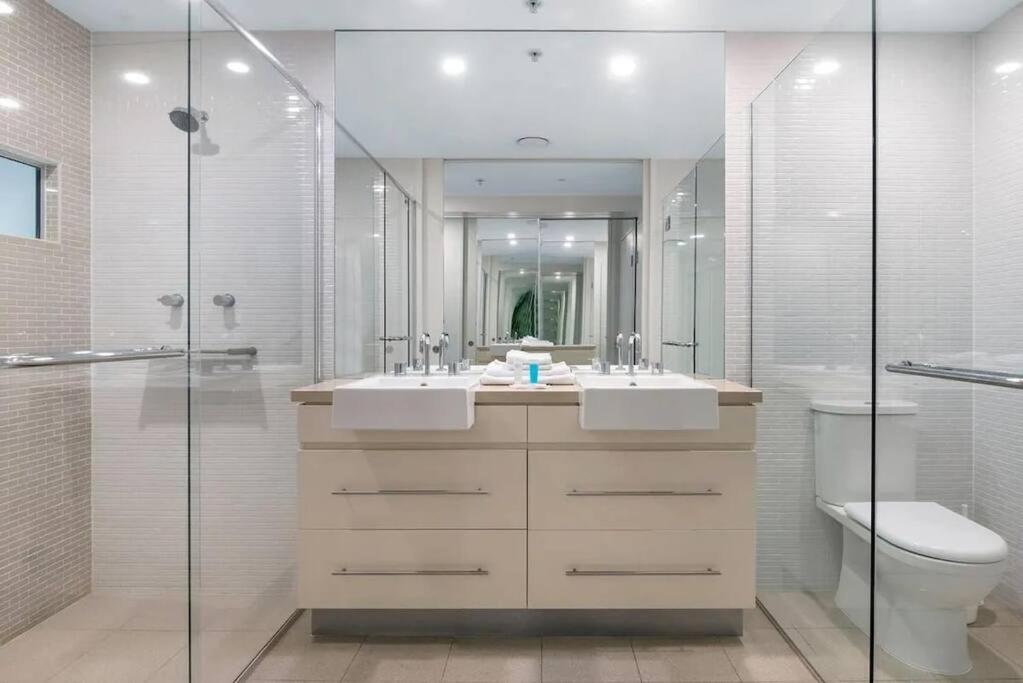 24th floor Luxury, The Wave Broadbeach