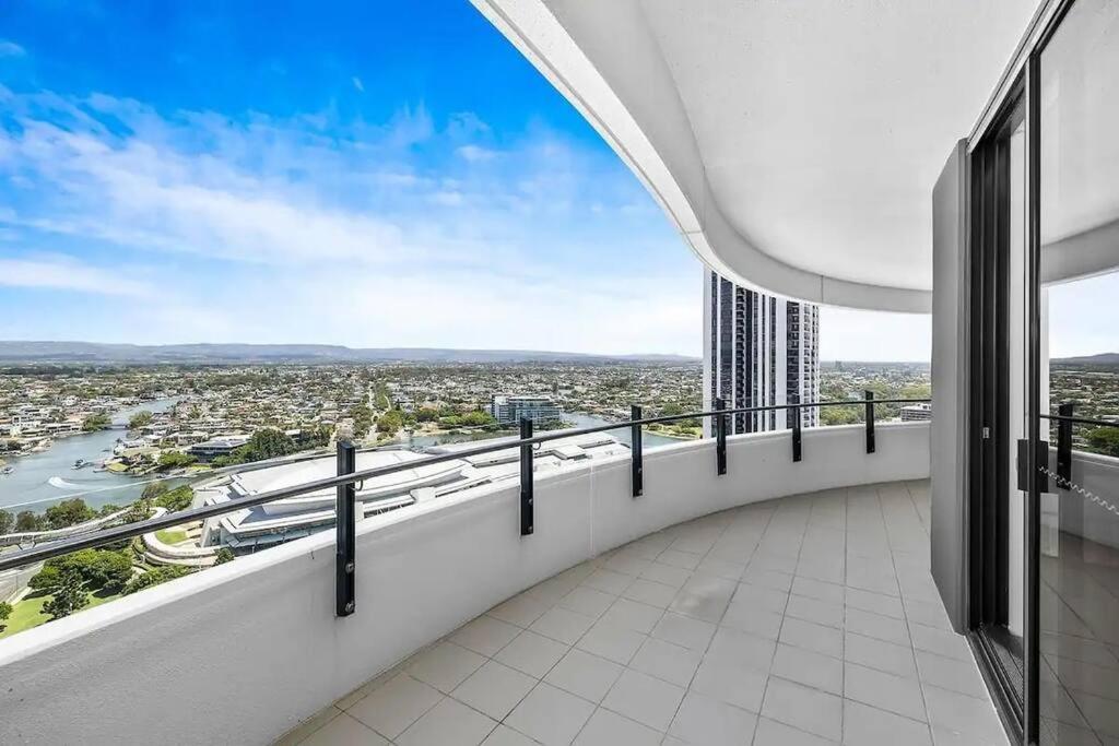 24th floor Luxury, The Wave Broadbeach