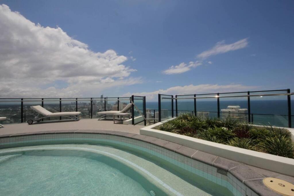 24th floor Luxury, The Wave Broadbeach