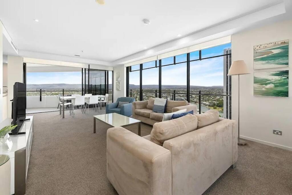 24th floor Luxury, The Wave Broadbeach