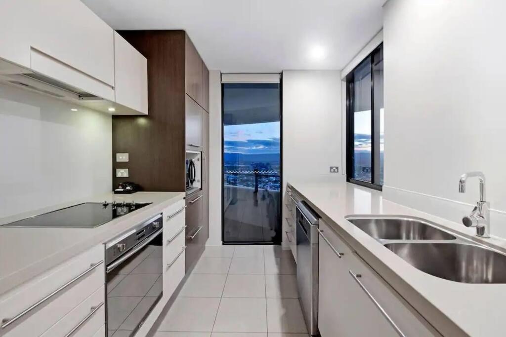 24th floor Luxury, The Wave Broadbeach