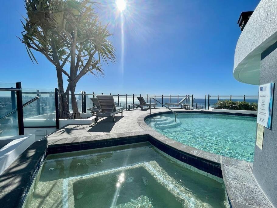 24th floor Luxury, The Wave Broadbeach