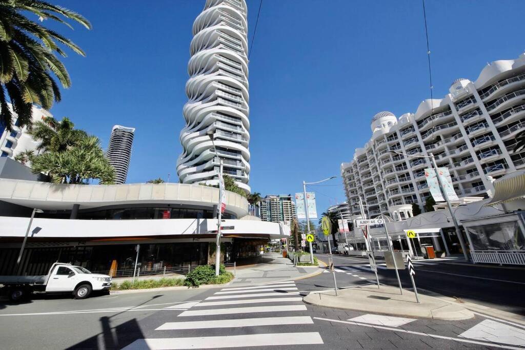 24th floor Luxury, The Wave Broadbeach