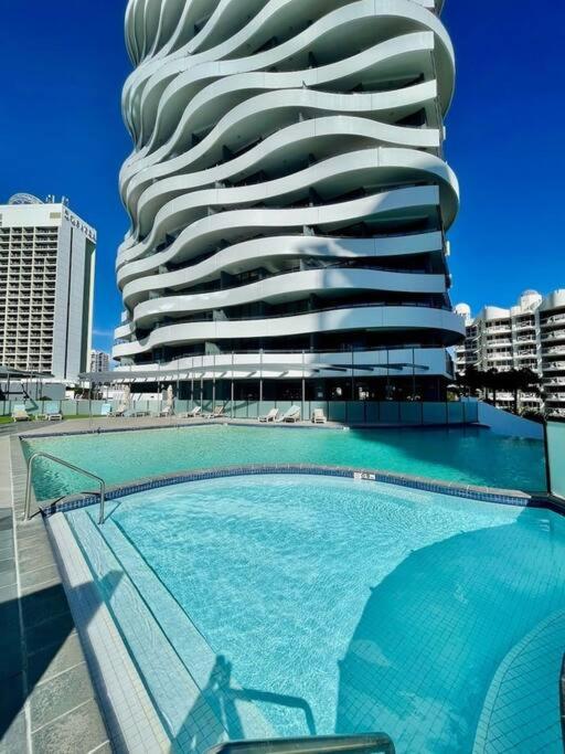 24th floor Luxury, The Wave Broadbeach