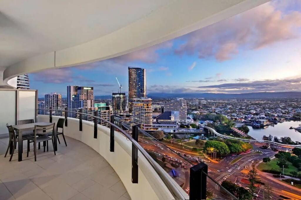24th floor Luxury, The Wave Broadbeach