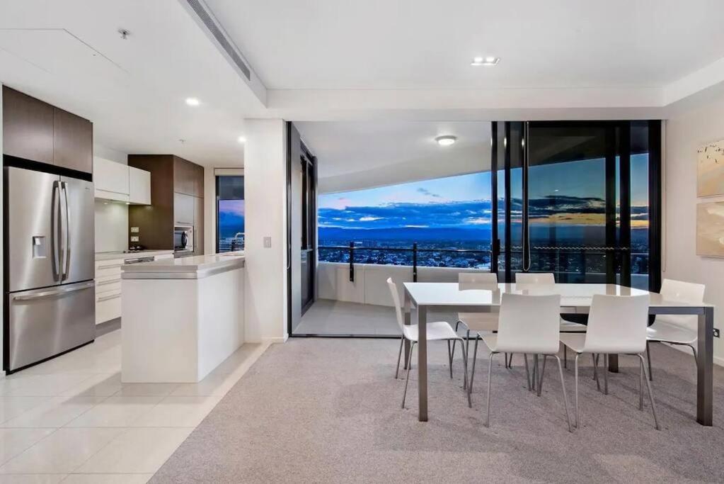 24th floor Luxury, The Wave Broadbeach