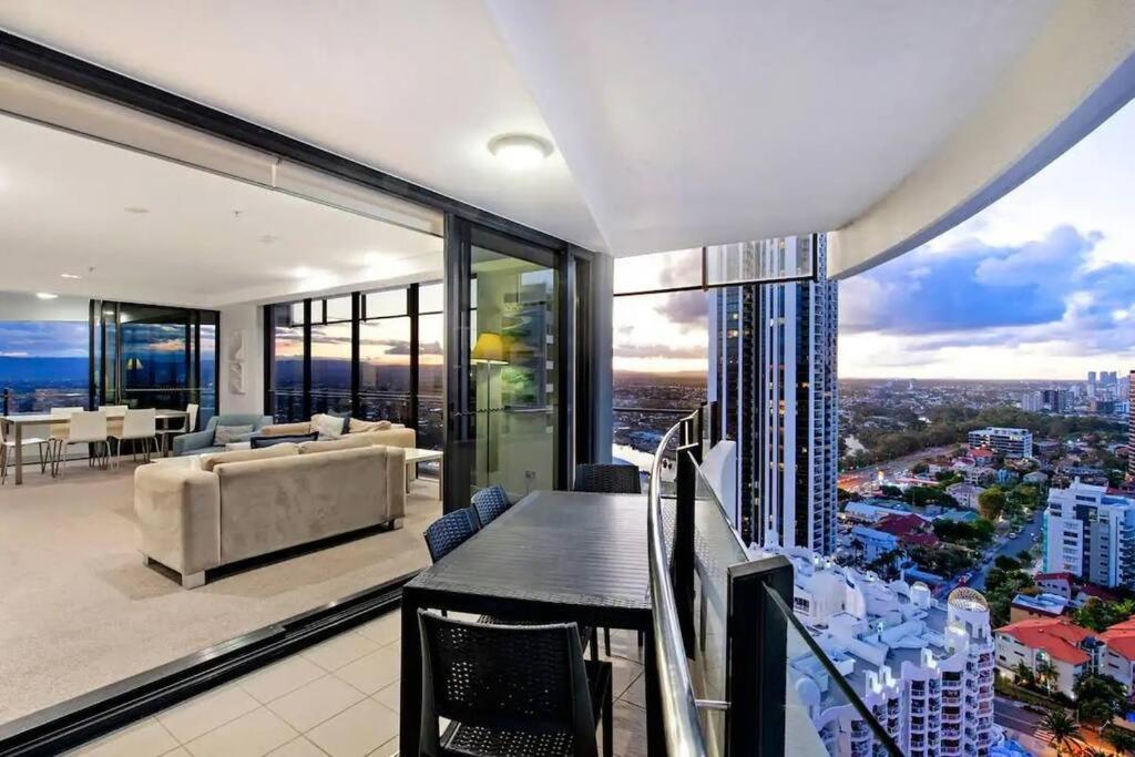 24th floor Luxury, The Wave Broadbeach