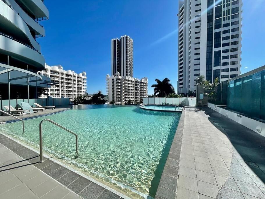 24th floor Luxury, The Wave Broadbeach