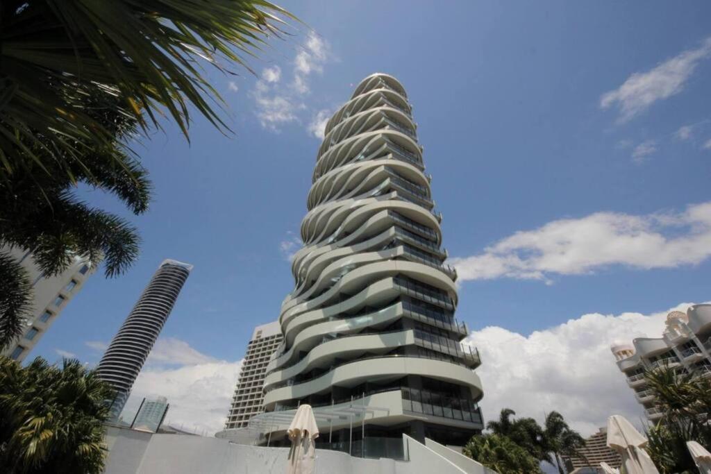 24th floor Luxury, The Wave Broadbeach