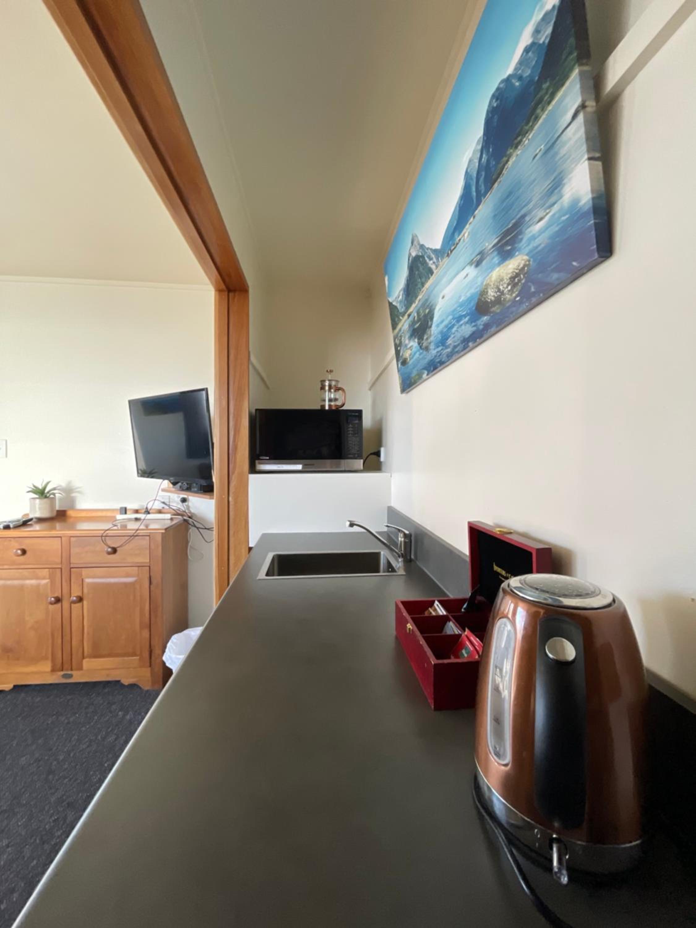 Colonial Motel