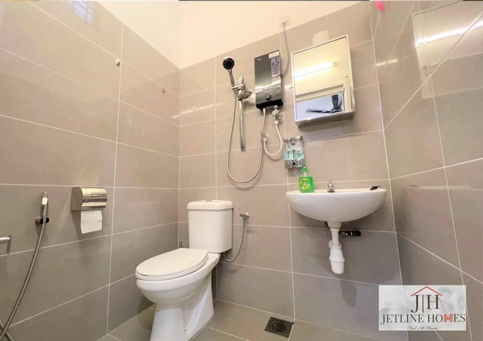 Melaka {Terraced House} / 8Pax/ WIFI/City photo 8