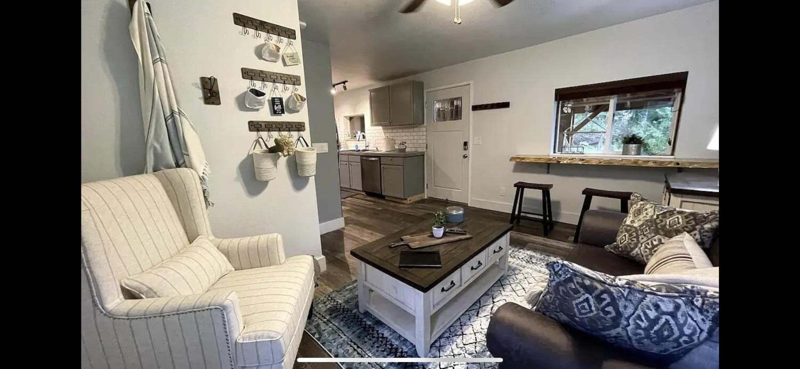 Palmers Cozy Cottage mountainside getaway