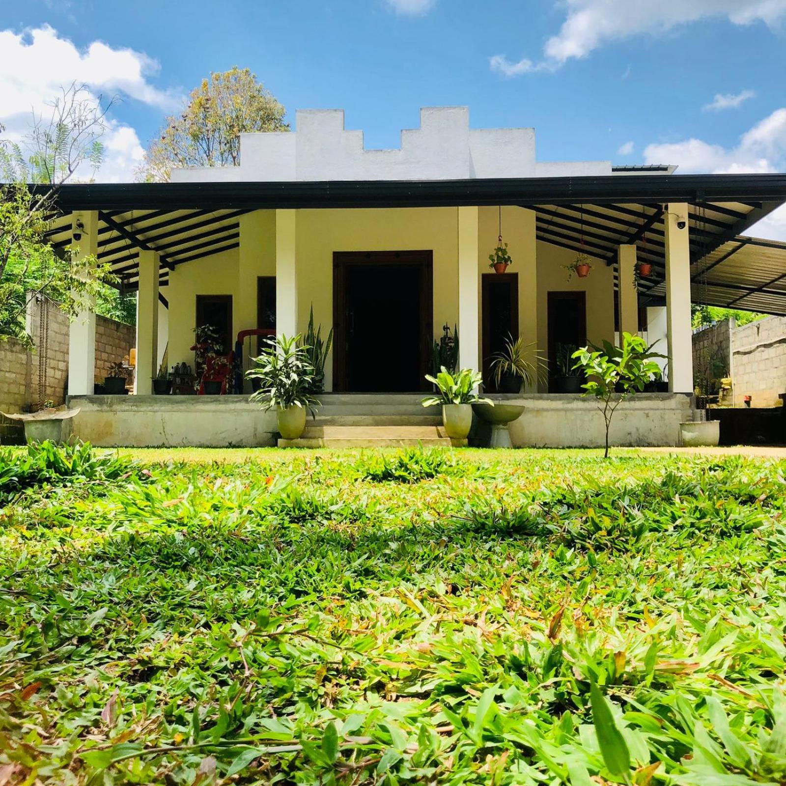 White Villa 19A Homestay