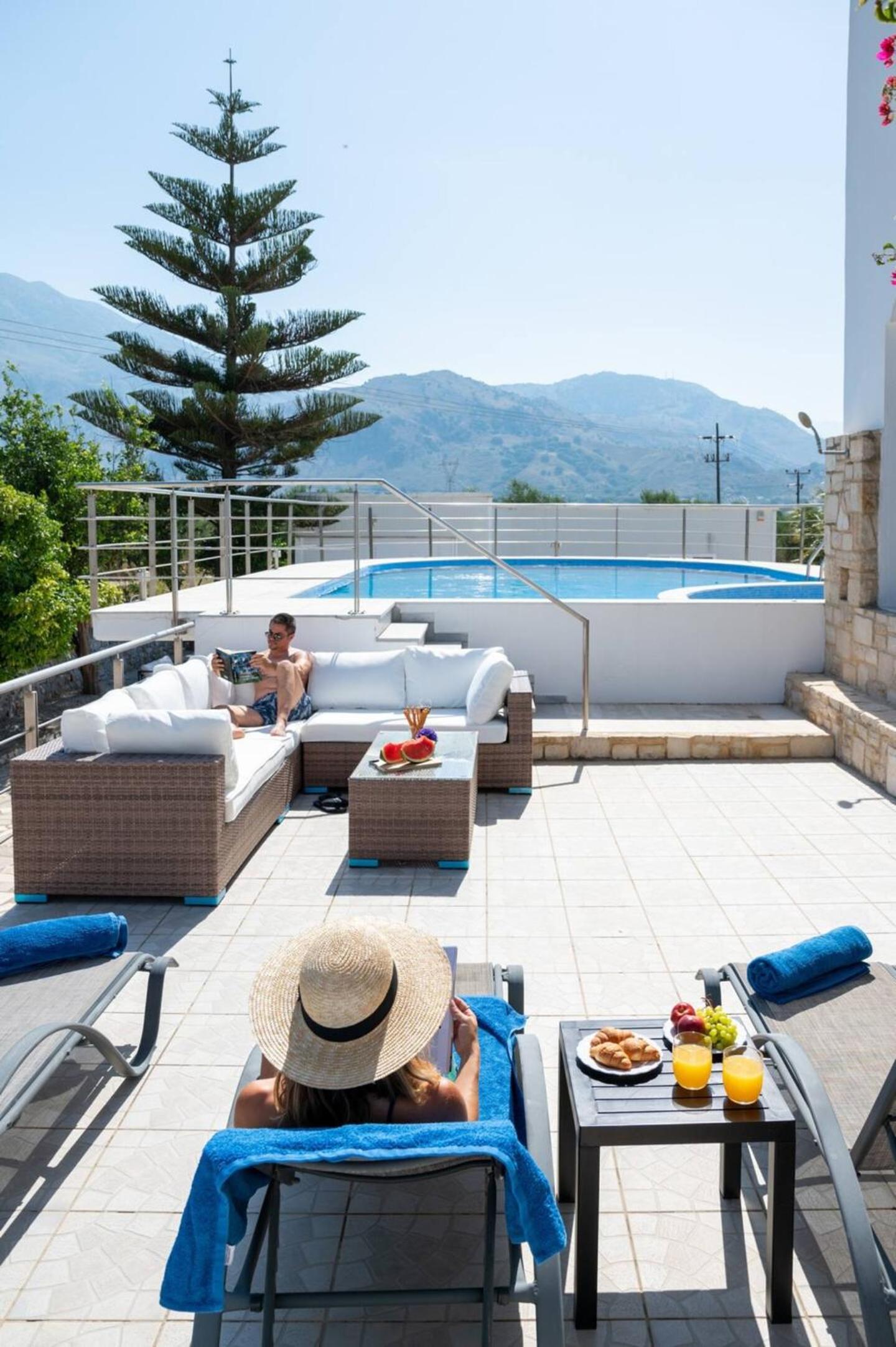 Santo Villa, a riveting group sanctuary! view 4