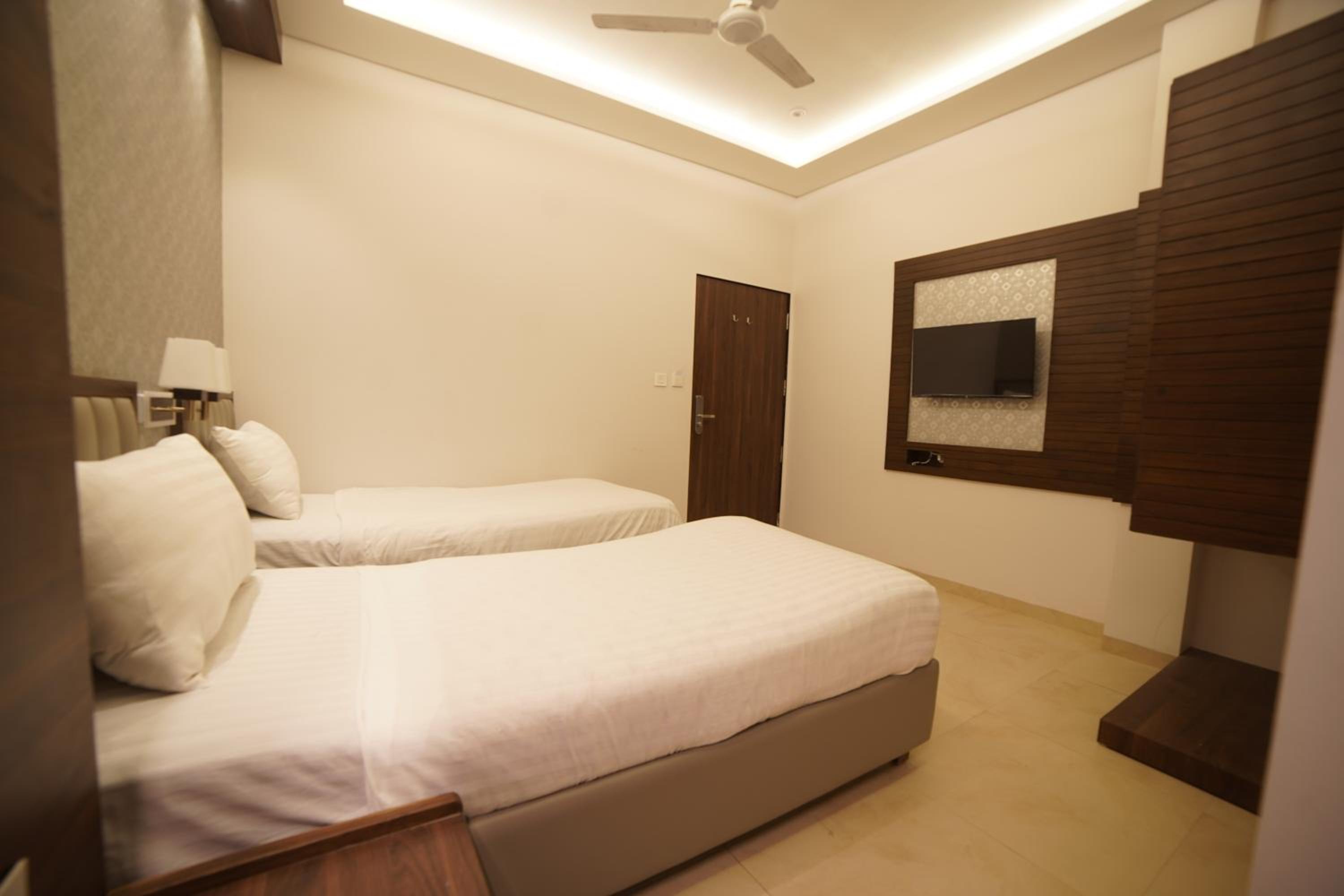 Aceotel Select Mayur