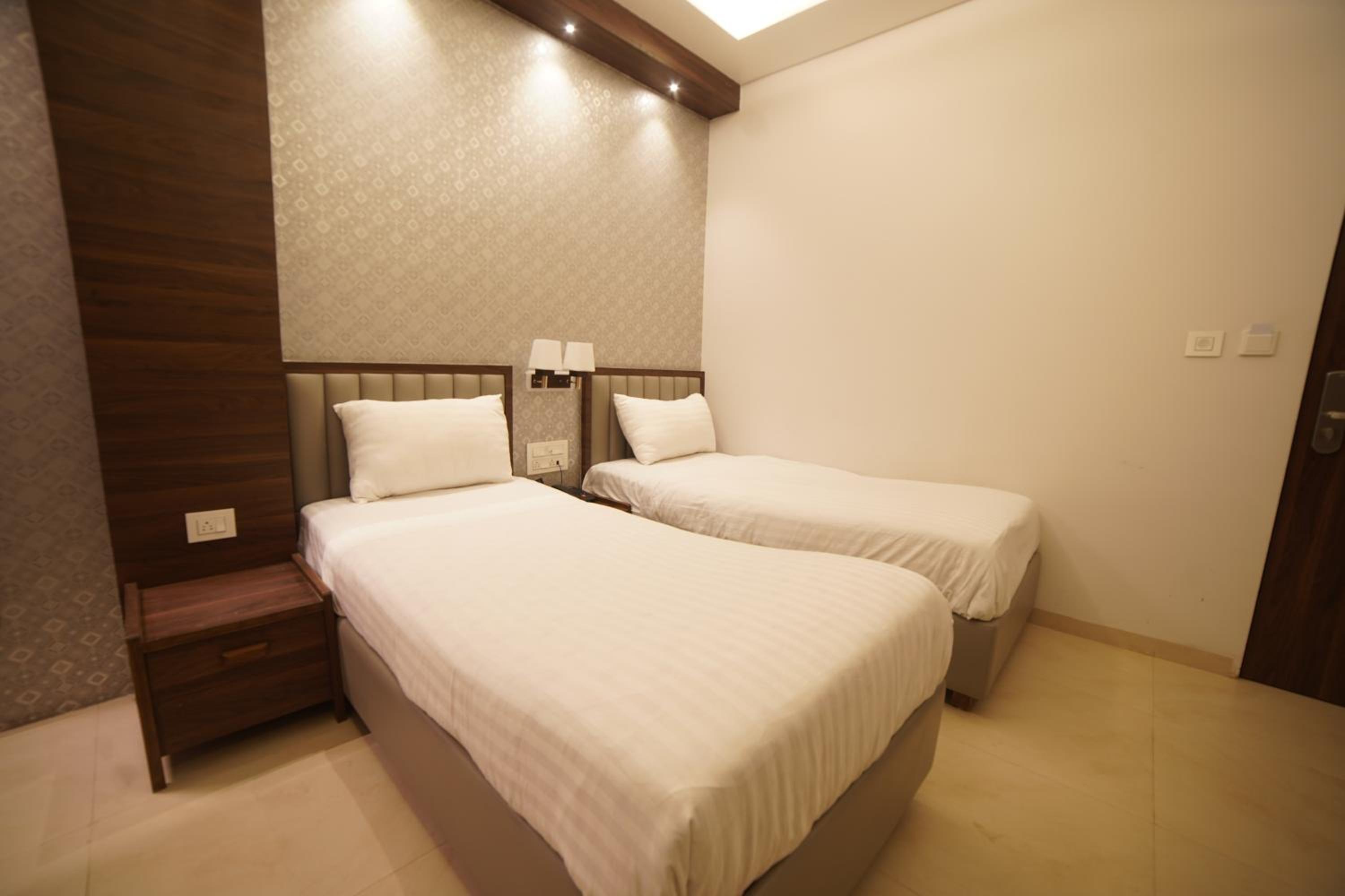 Aceotel Select Mayur