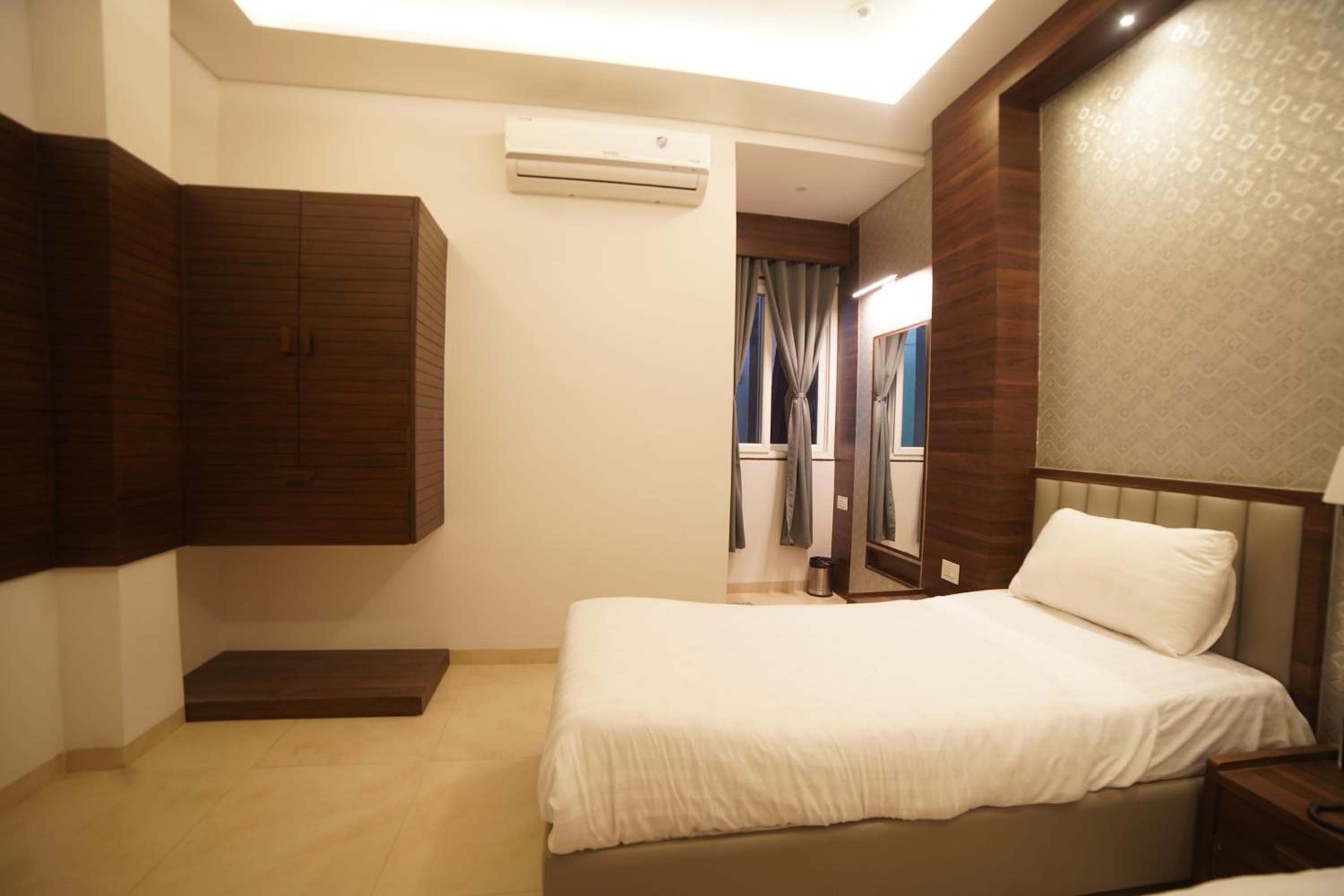 Aceotel Select Mayur