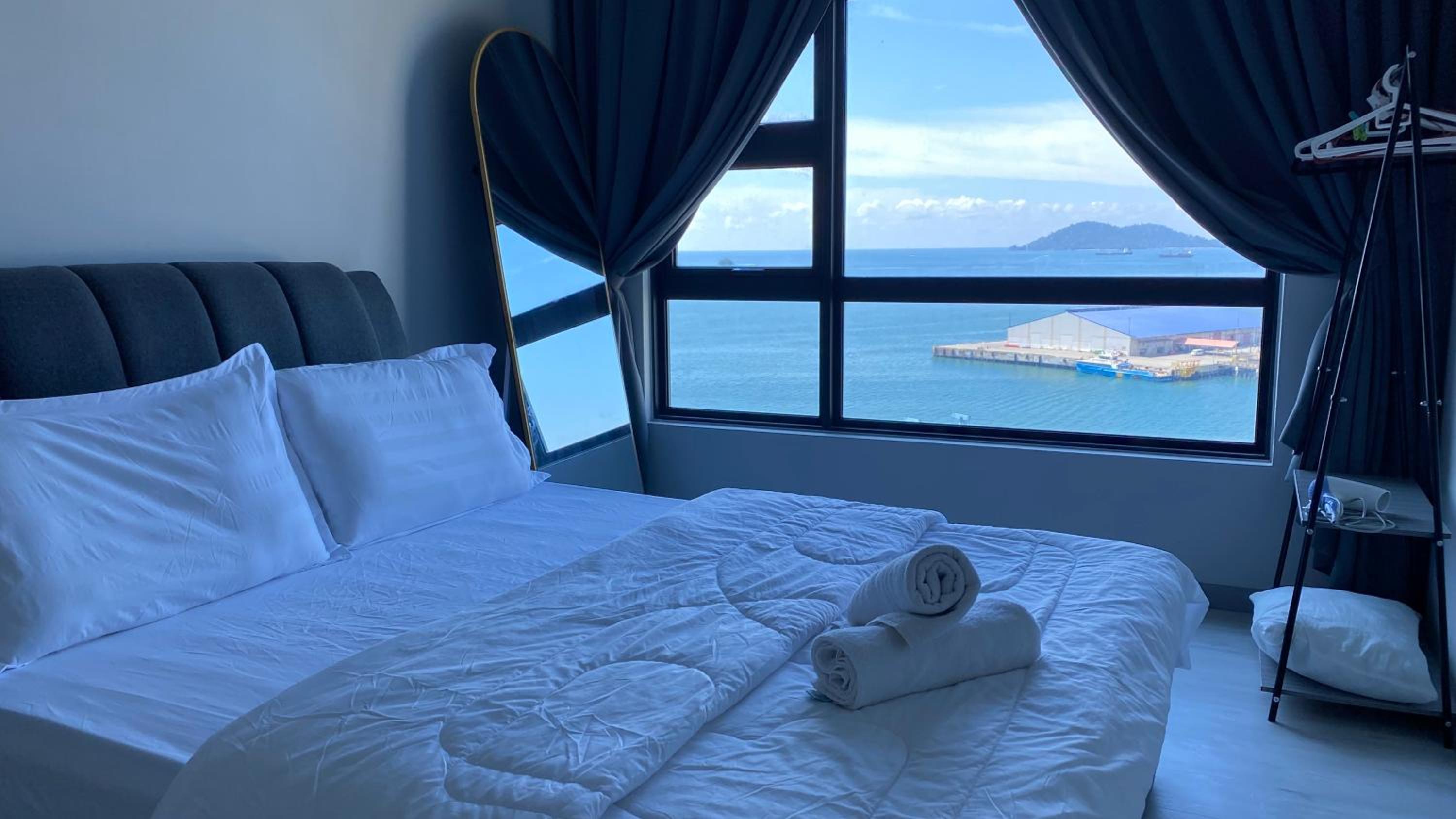 Vm Condo Seaview at Jesselton Quay photo 1
