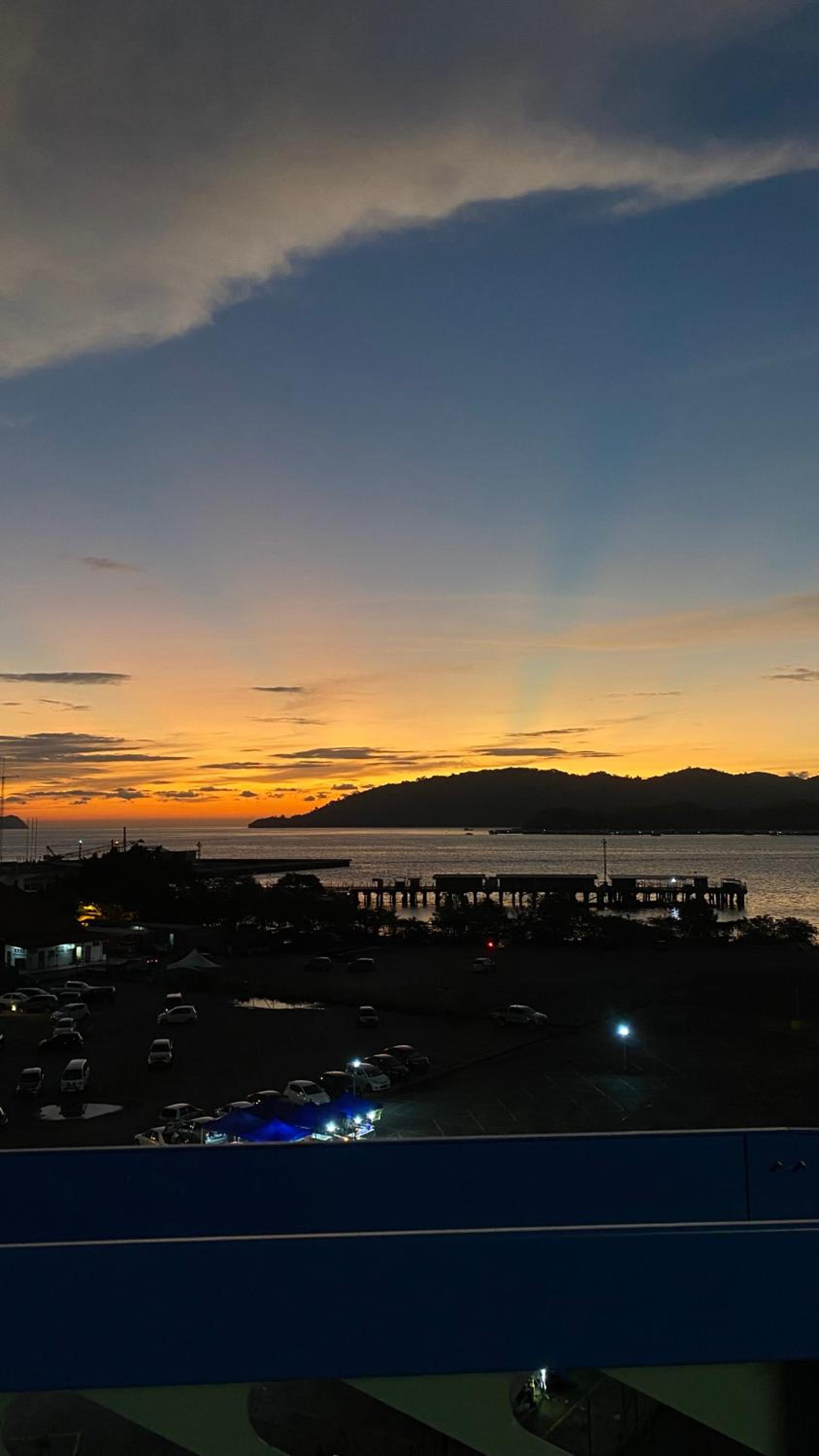 Vm Condo Seaview at Jesselton Quay photo 7
