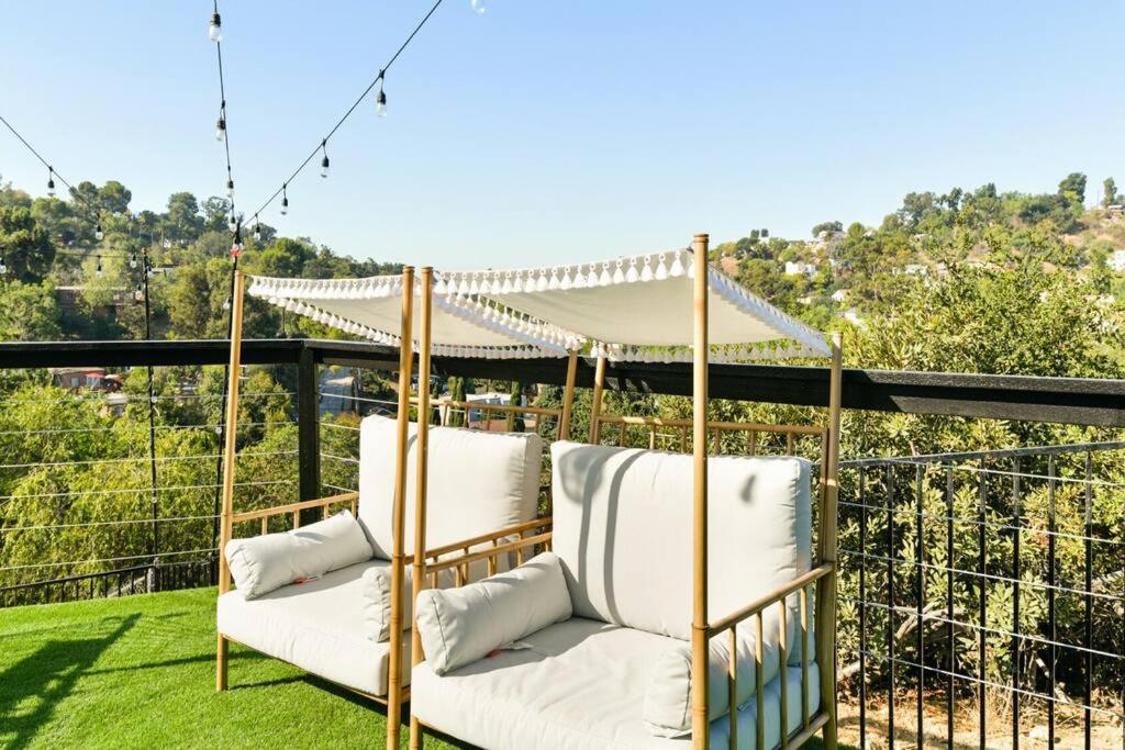 Luxury retreat with rooftop, hot tub & views