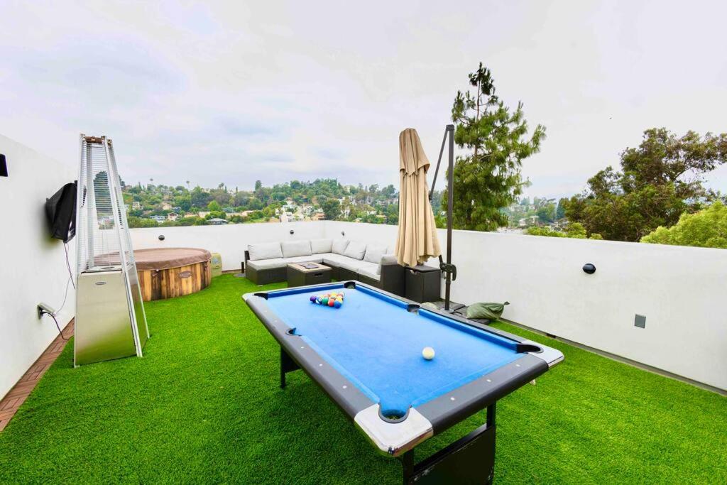 Luxury retreat with rooftop, hot tub & views