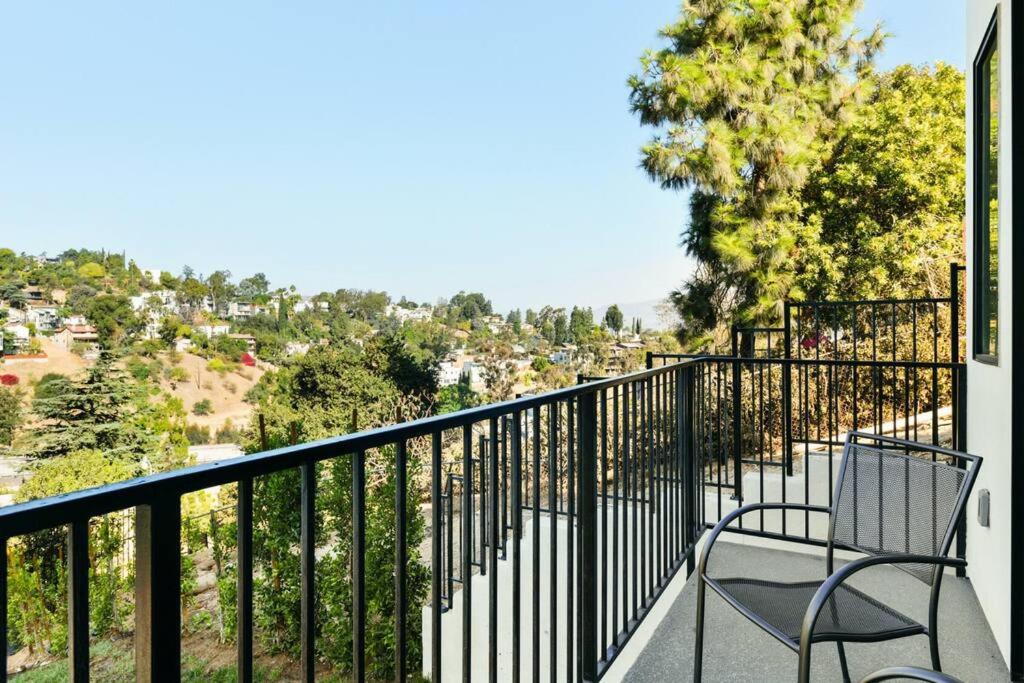 Luxury retreat with rooftop, hot tub & views