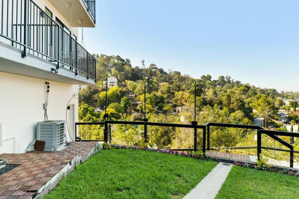 Luxury retreat with rooftop, hot tub & views
