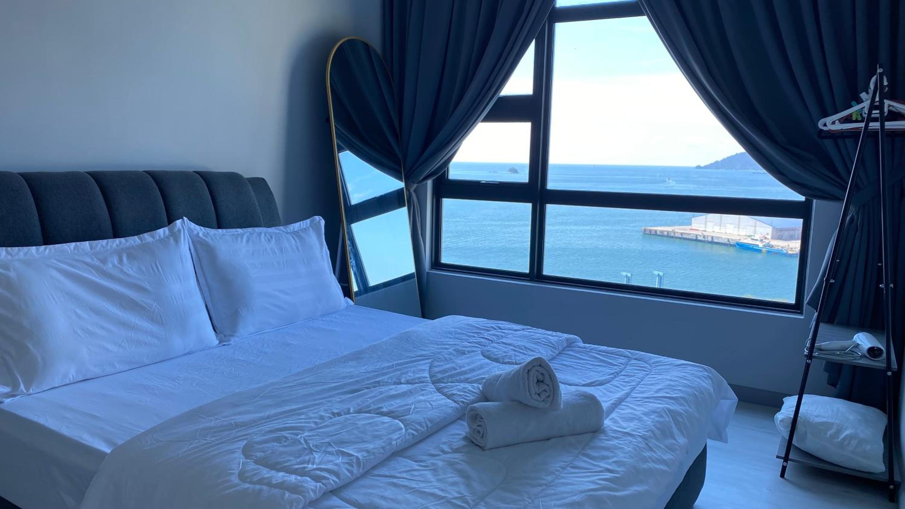 Vm Condo Seaview at Jesselton Quay photo 6